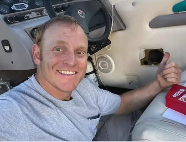 About Rosen Marine - Stern giving a thumbs up during boat repair