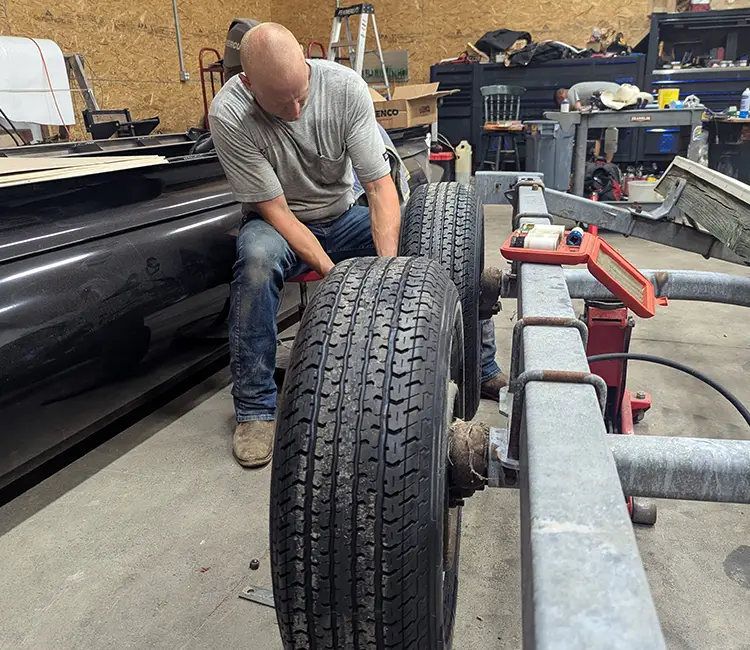 Trailer tire mounting service by Rosen Marine – Trailer Repair in Vermont
